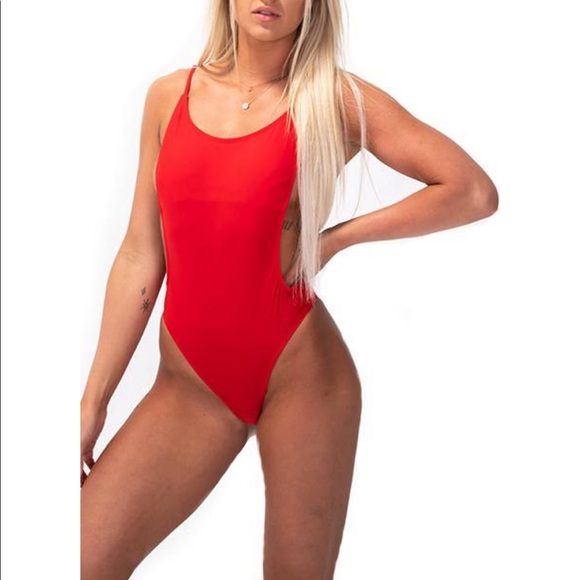 One piece - Picture 2 of 4